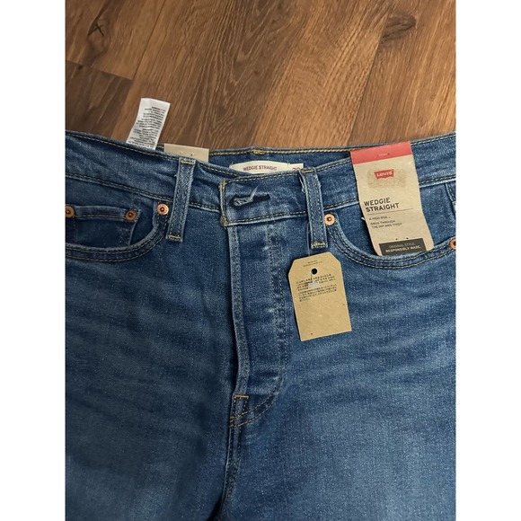 NEW Levi’s Wedgie Straight Leg Light Wash Blue Denim Distressed Jeans - Picture 4 of 6